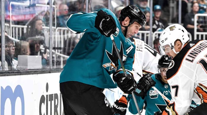 joe-thornton-sharks-injury-knee-1300.jpg